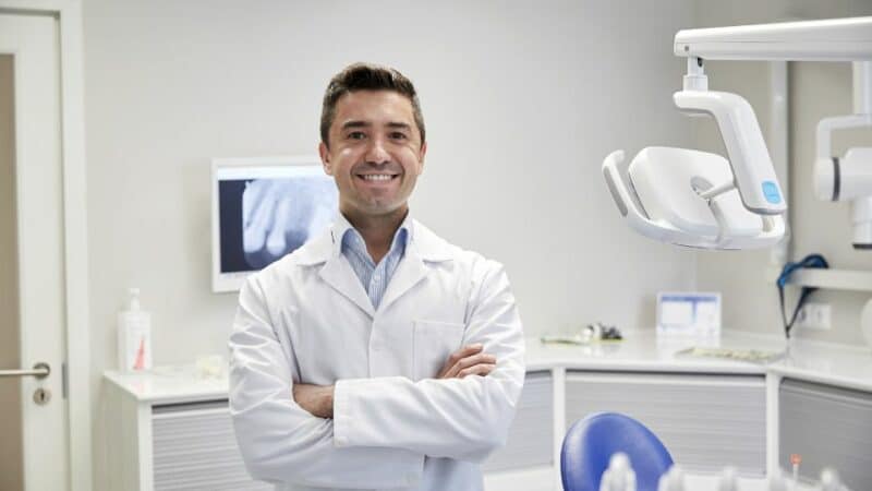 רופא שיניים מומחה