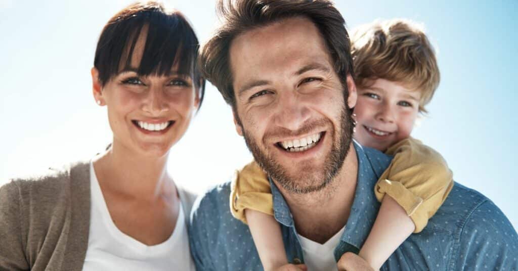 חיוך יפה 5 טיפולים שישפרו את מראה השיניים שלכם